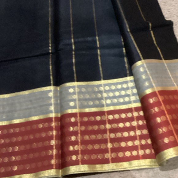 Elegant Black and red with gold cotton saree - Picture 4 of 6